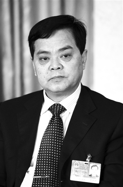 忧民哥贺优琳:给政府工作挑刺是最好支持