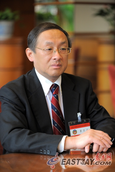 蔡建国委员:交警异地执法 杜绝特权车辆说情