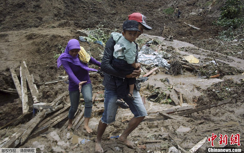 印尼爪哇岛因暴雨引发山体滑坡 至少6人遇难
