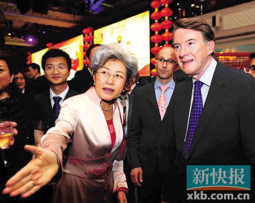 滚动新闻 ></p></a> 正文   原标题:大会堂的路比较曲折,我这个新手找到路也不