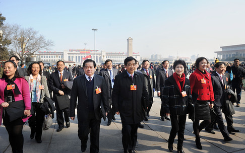 重庆代表团举行第一次全体会议