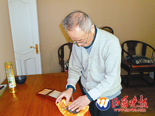 妻子的遗体捐走了老人留下<em>一小</em>缕<em>头发</em>(图)_资