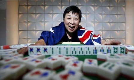 澳洲第一麻将高手 七旬华裔老妈挑战40万奖金