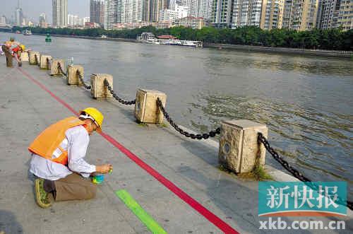 亲水平台标示警示线 未来将增设救生设施