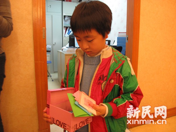 8岁男孩鬓角下只有小小凸起 明将免费手术再造