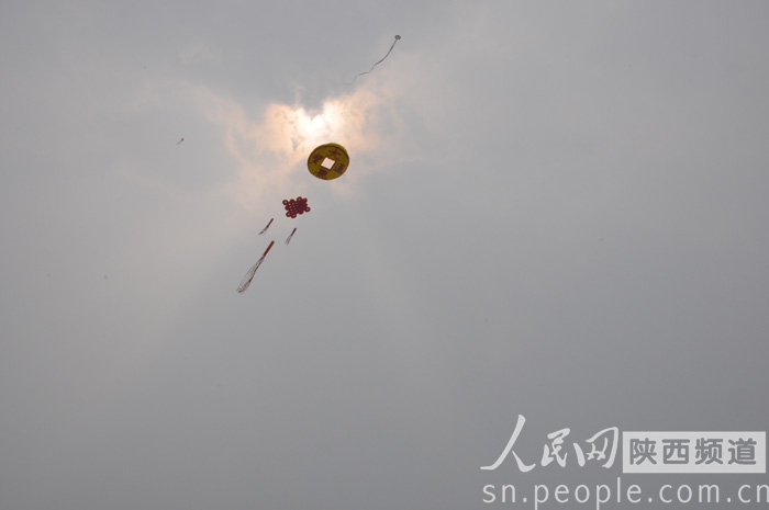 清明到楼观看风筝大赛 最大风筝868平方米