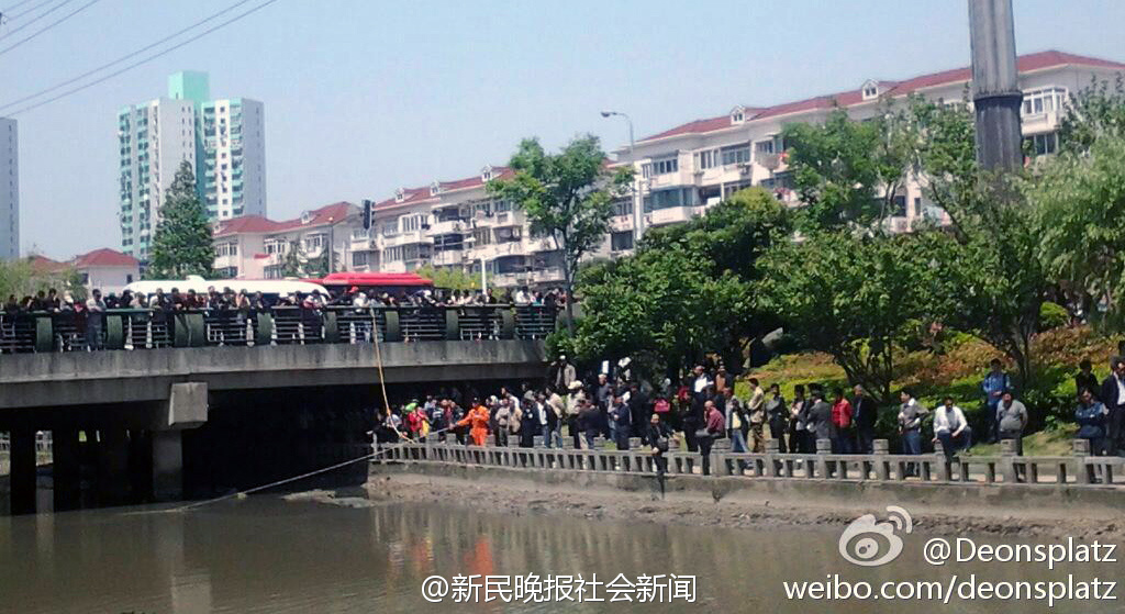 图说：上海一女大学生跳河至今生死未卜来源：新浪微博