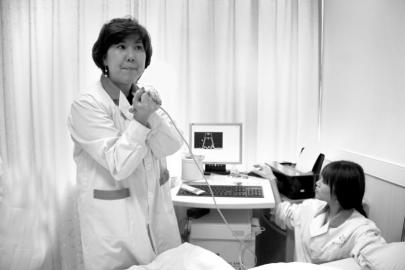 韩国医生坐诊成都妇科医院 看月子病很拿手