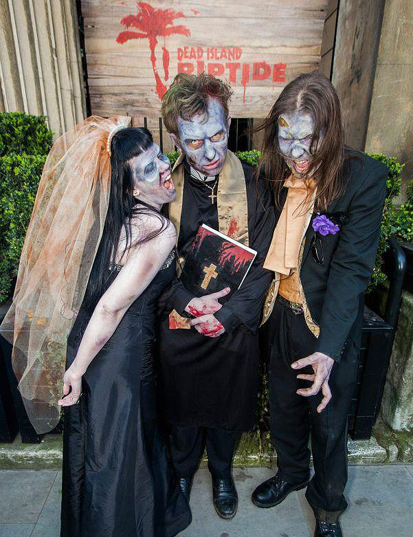 英国一夫妇举办 僵尸婚礼 亲朋好友扮僵尸(组图