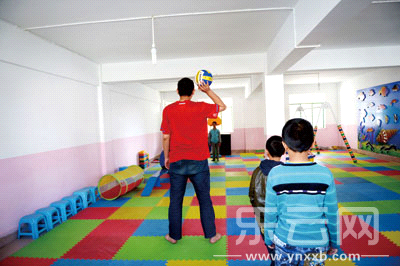 长大后 自闭症患儿何去何从_资讯频道_凤凰网