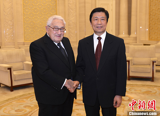 4月22日,中国国家副主席李源潮在北京人民大会堂会见美国前国务卿