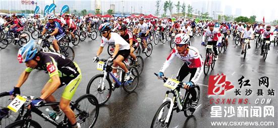 长沙县百里自行车赛开赛 最快1小时骑行50公里