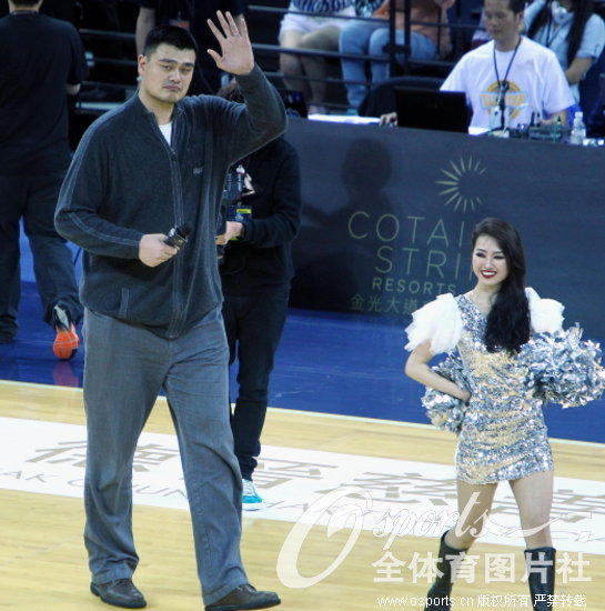 高清:国际篮球对抗赛举行 姚明带队与众明星P