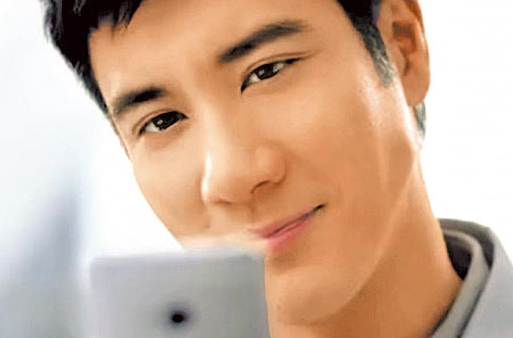 经纪公司否认王力宏整容 称其皮肤好是灯光关