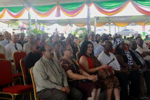 驻苏里南大使杨子刚出席华人移居苏160周年纪