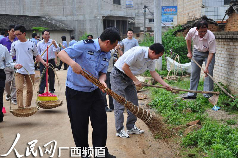 岑溪市公安局积极参与美丽广西·清洁乡村活
