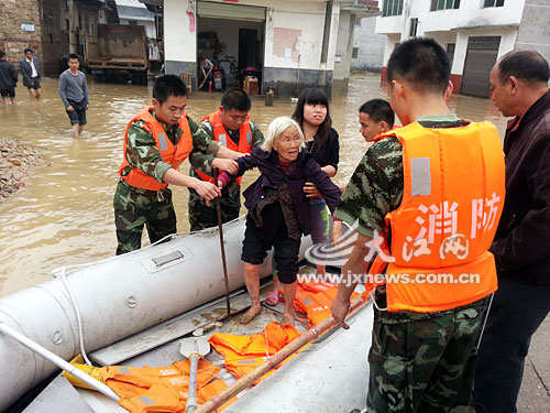 宜春袁州区下浦街道村民遭洪水袭击 所幸没有