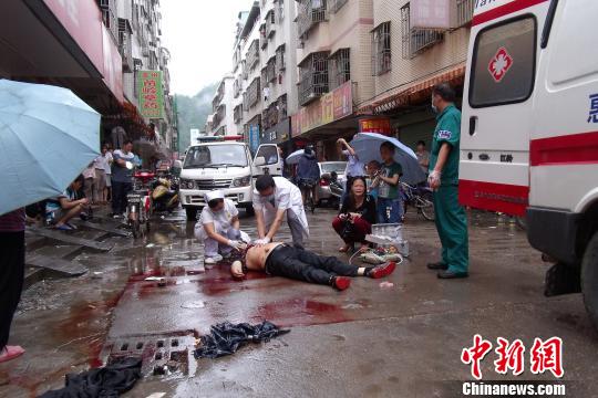 广东惠州警方侦破男子当着妻儿面被当街刺死案