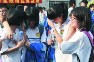  普及高中教育 致高考人数创新高_资讯频道_凤