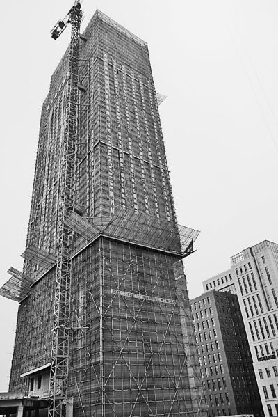 98.8米世界"砌"得最高建筑在哈封顶