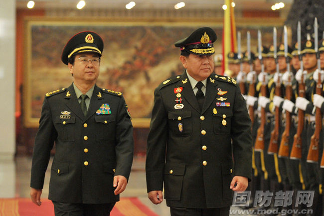 房峰辉与泰国武装部队最高司令举行会谈