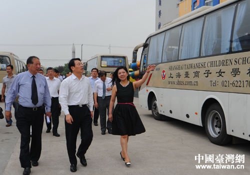 上海市委常委沙海林访问台商子女学校