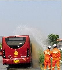 郑州快速公交车厢使用耐火阻燃材料