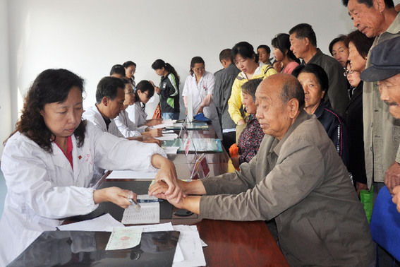 以实际行动迎接党的生日 山医大二院党员医生