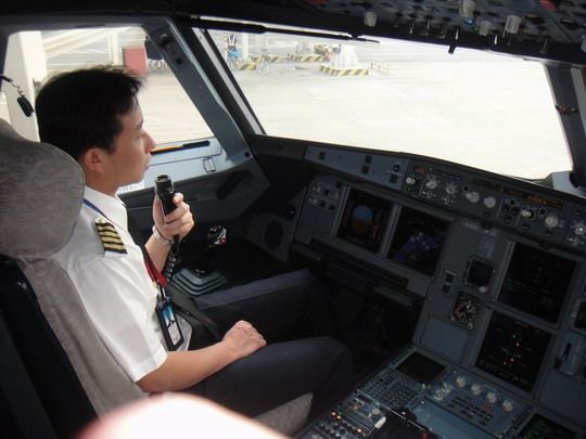 心怀梦想,情系蓝天 国航西南机长教员冉熙