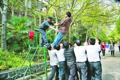 精神锤炼惟责任 素质引领竞风流