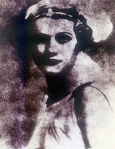 女间谍中首屈一指的当属辛西娅