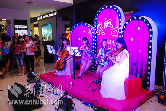 武汉中心百货举行内购嘉年华活动