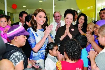 中墨两位第一夫人参观<em>电视剧</em>镜头设备 互成粉