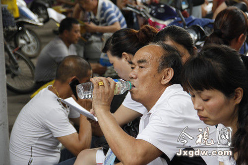 [高考第一天]南昌考生心情轻松信心满满