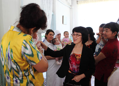 驻塔吉克斯坦使馆组织六一慰问孤儿院活动_