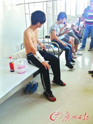 学生打架治安员毕业初中升学劝架物理多人考试指南受伤图片