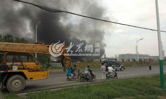 滨州博兴京博农化发生大火 具体伤亡不明
