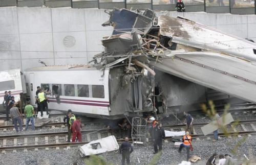 西班牙列车脱轨致59死70伤历年重大列车事故