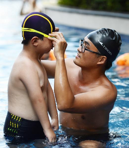 游泳教练孙仕鹏:让残疾儿童成为快乐的鱼