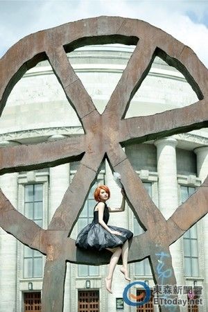 杨丞琳<em>马甲线</em>众人抢摸自豪:我<em>天生</em>就是腰瘦_