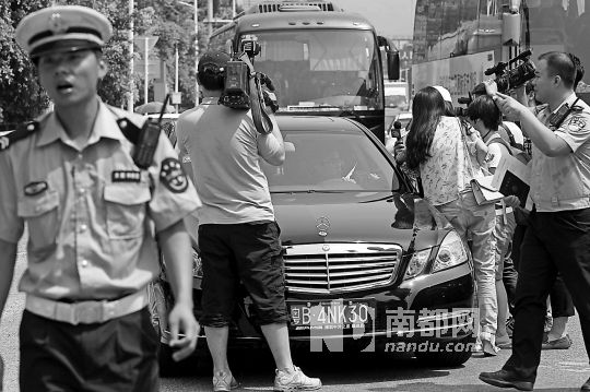 大鹏测试单双号限行 违规车只告知不处罚