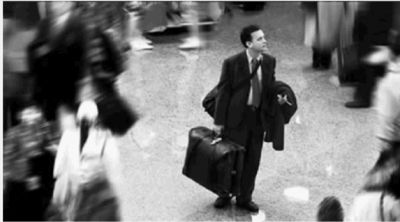 老赖滞留机场18年,煎熬超斯诺登_资讯频道_