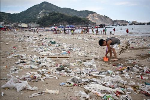 苍南炎亭美丽金沙滩 满目疮痍垃圾场