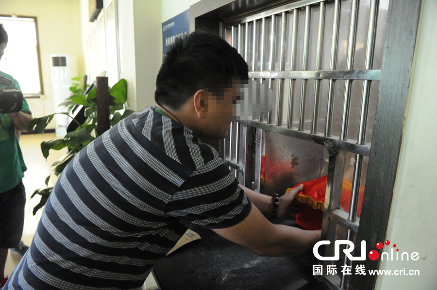 曾成杰死刑执行未通知家属续:其子领回父亲骨