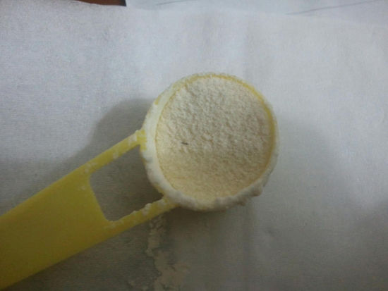 美赞臣奶粉被指吃出黑色铁丝