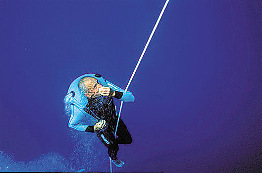 自由潜水:世界第二大危险极限运动