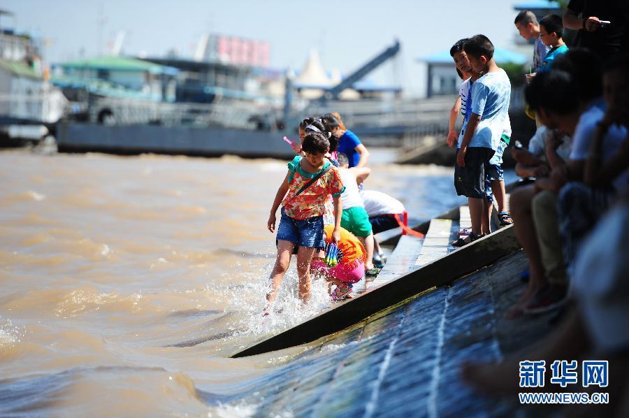 关注高温天气:杭州气温突破40.6℃ 再创历史纪