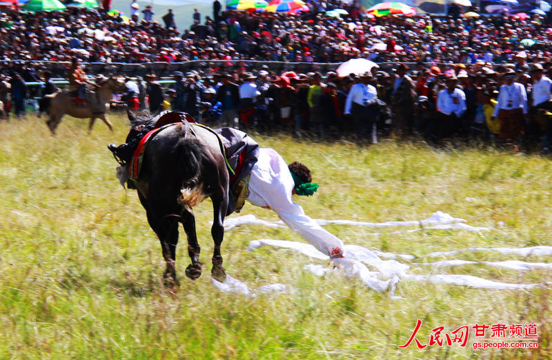 中国赛马之乡甘肃玛曲迎来第七届格萨尔赛马