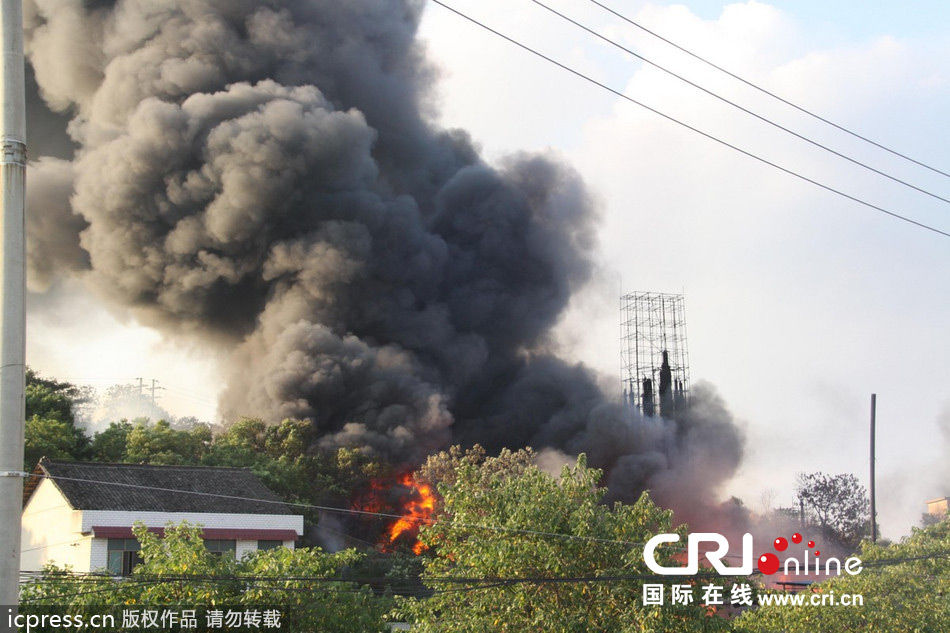 湖南邵阳一化工厂发生火灾 疑为四氢呋喃泄漏