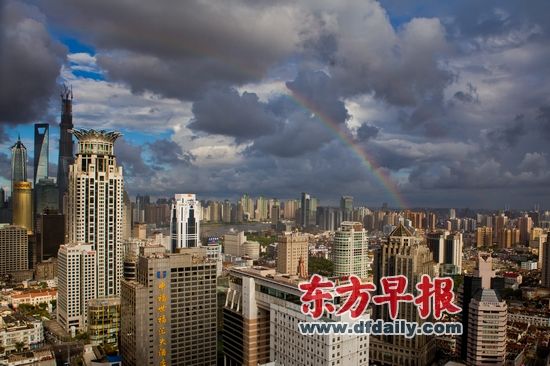 彩虹挂申城 周六高温或重来_资讯频道_凤凰网